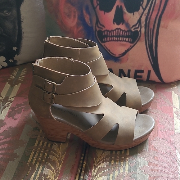 Pierre Dumas Tan Heeled Boots with Western Influence - Picture 1 of 6